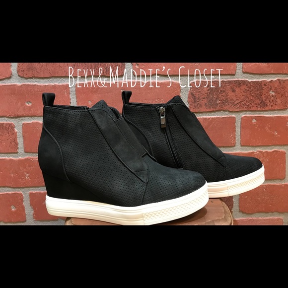 ccocci Shoes - 🔥🔥🔥NWT Ladies Black Size 6.5 wedge sneaker